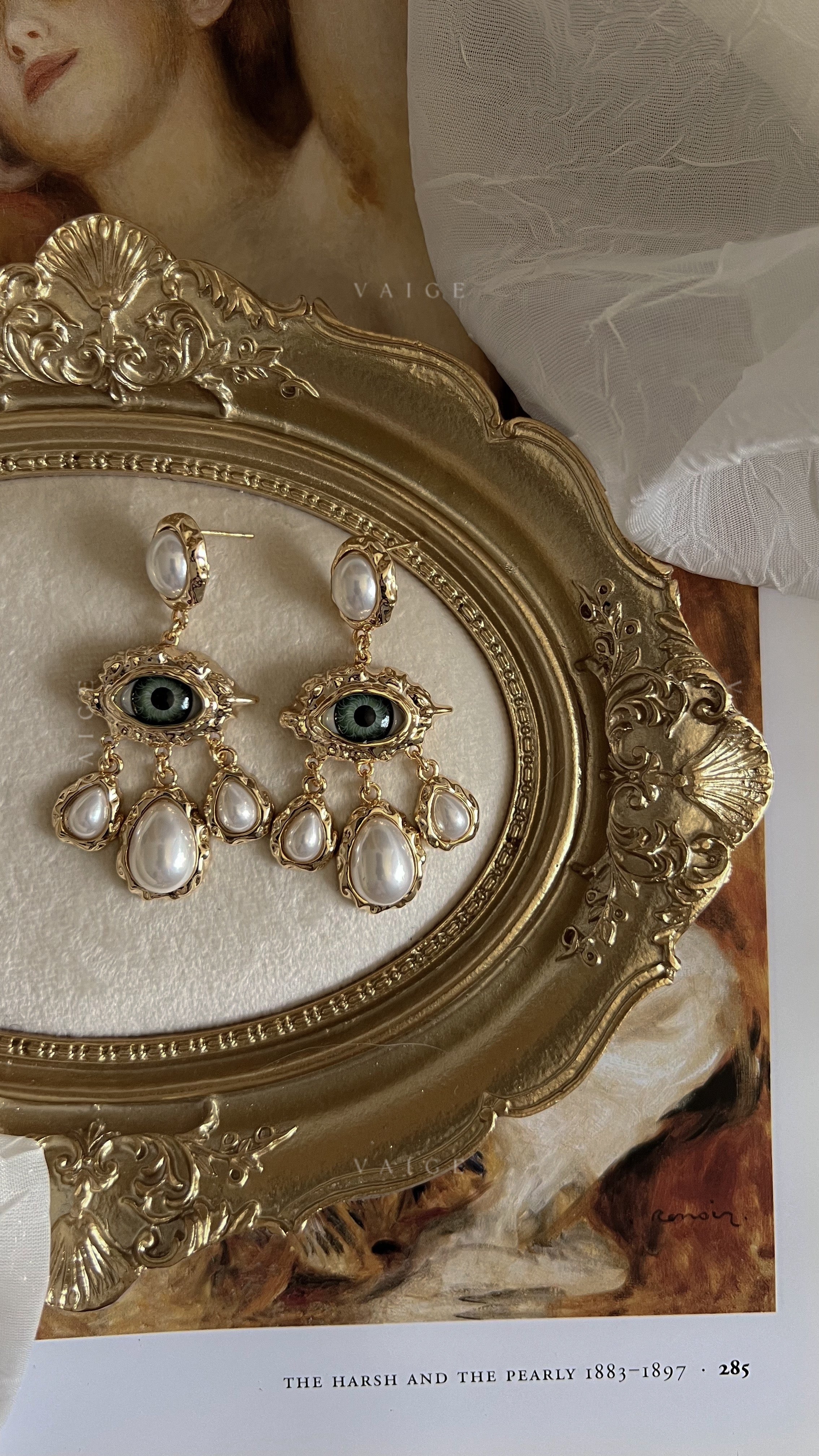 Mirelle eye pearl earrings